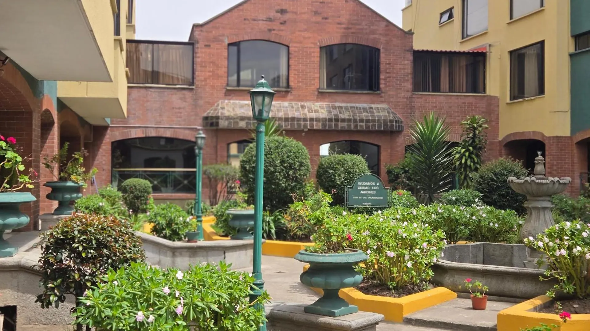Zona Turistica Y Financiera Cerca De Todo location